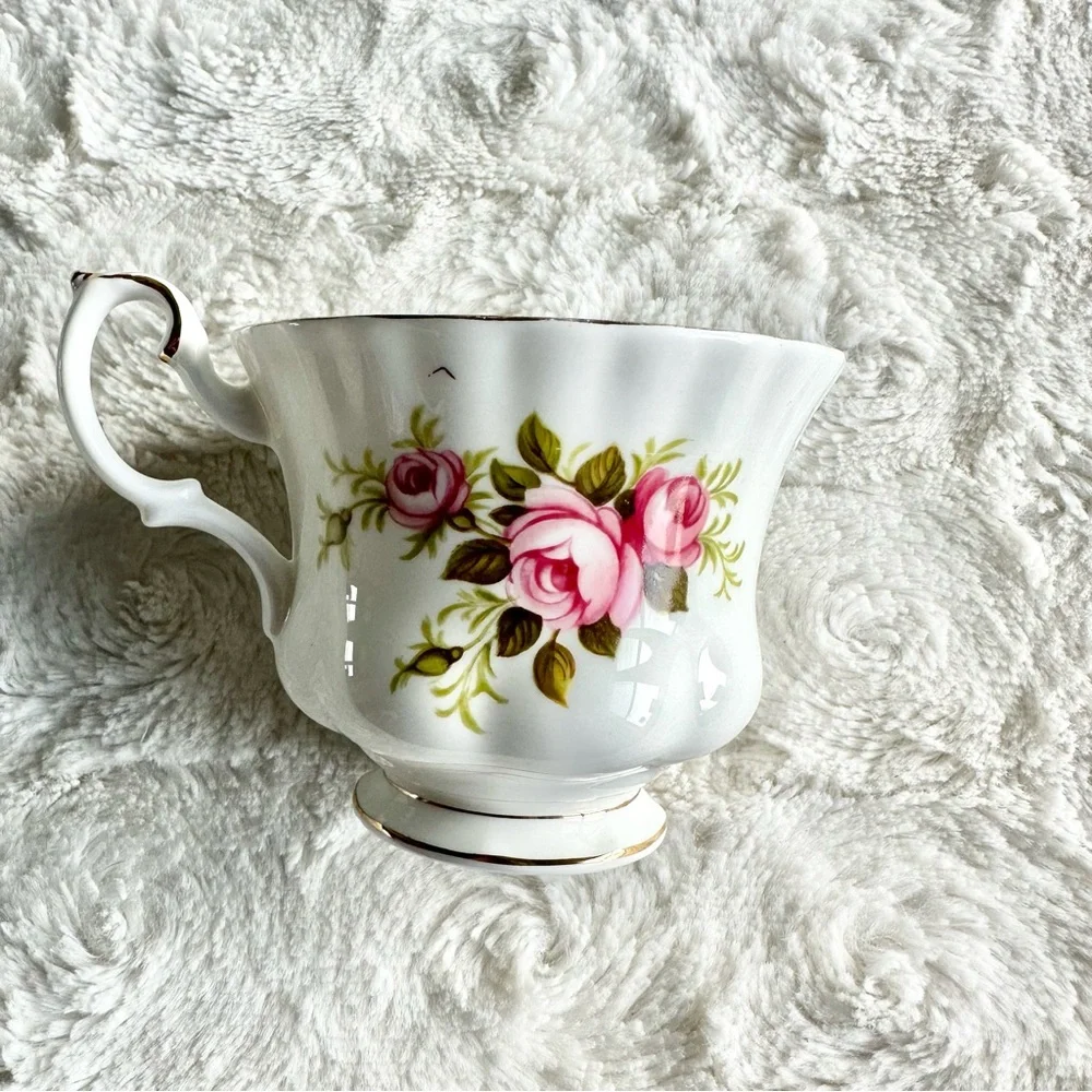 Vintage Royal Albert Teacup Flower of the Month June Roses Floral Leaf 1970 READ